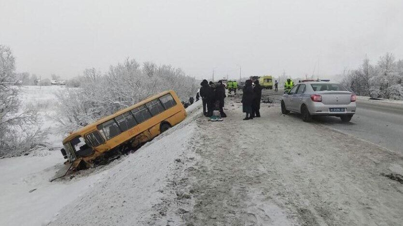 Четырех пострадавших в ДТП с автобусом под Архангельском госпитализировали