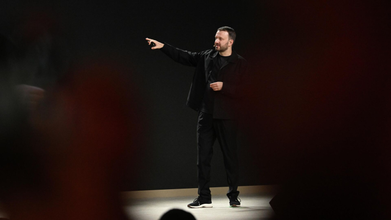 Домашние задания потеряли смысл из-за использования ИИ, заявил Орешкин