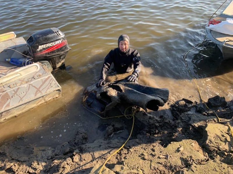"Древнее сокровище". Чем водолаз из Якутии удивил всю страну