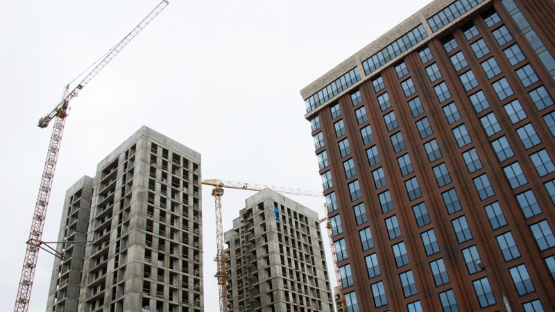 Экономист рассказал, стоит ли ждать снижения цен на жилье в России