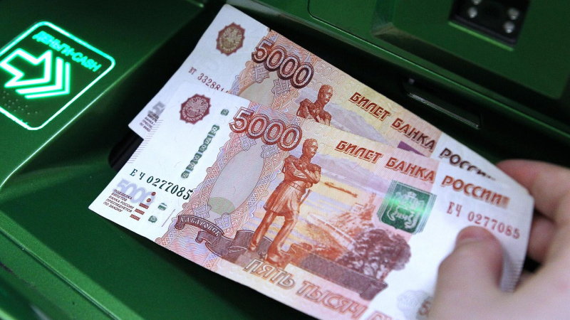 Экономист рассказала, как выгодно вложить десять тысяч рублей