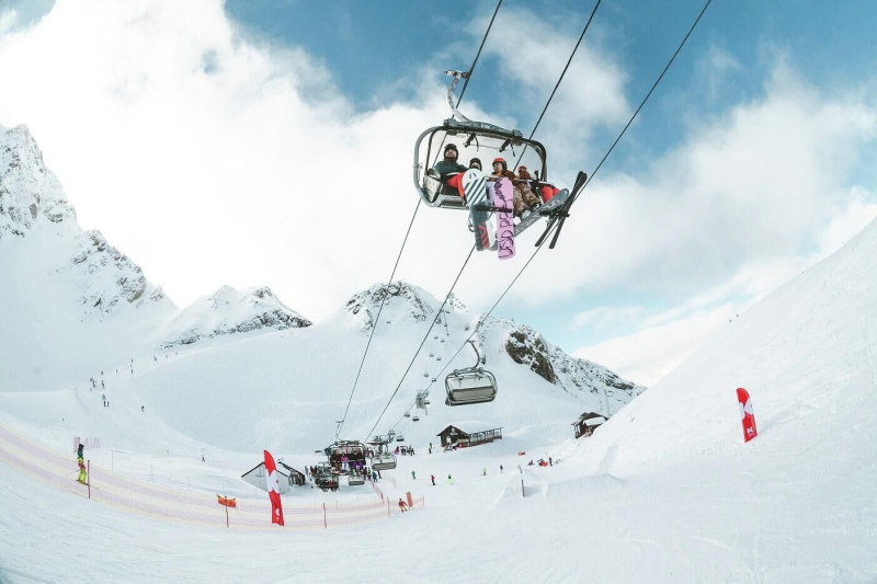 Горнолыжные курорты России 2025-2026: рейтинг лучших с ценами