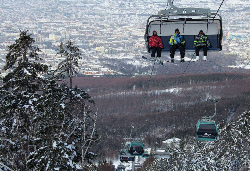 Горнолыжные курорты России 2025-2026: рейтинг лучших с ценами