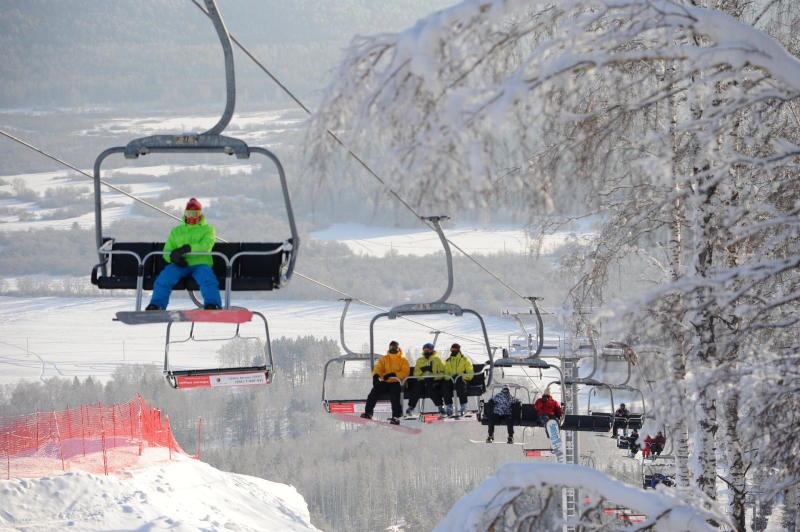 Горнолыжные курорты России 2025-2026: рейтинг лучших с ценами