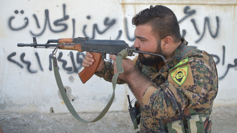 Курдское ополчение передало властям Сирии города на северо-востоке