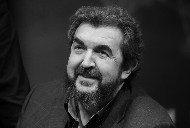 Люди собираются на церемонию прощания с Золотовицким