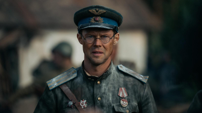 Лучшие фильмы, сериалы и артисты 2025 года: к кому улетят "Золотые орлы"