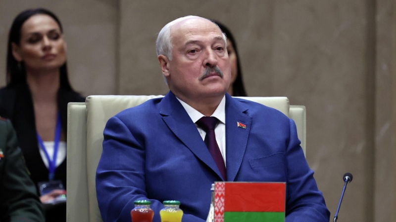 Лукашенко не знает, в какую сторону повернется "ошалевший" мир в новом году