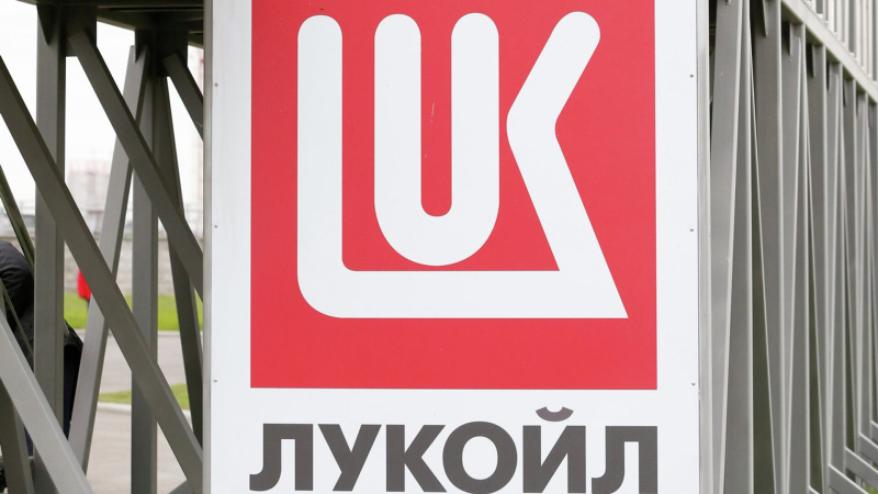 "Лукойл" рассказал о соглашении с Carlyle о продаже зарубежных активов