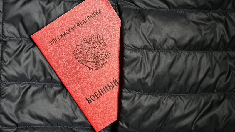 Медведев: 422 тысячи человек заключили контракты о военной службе за год