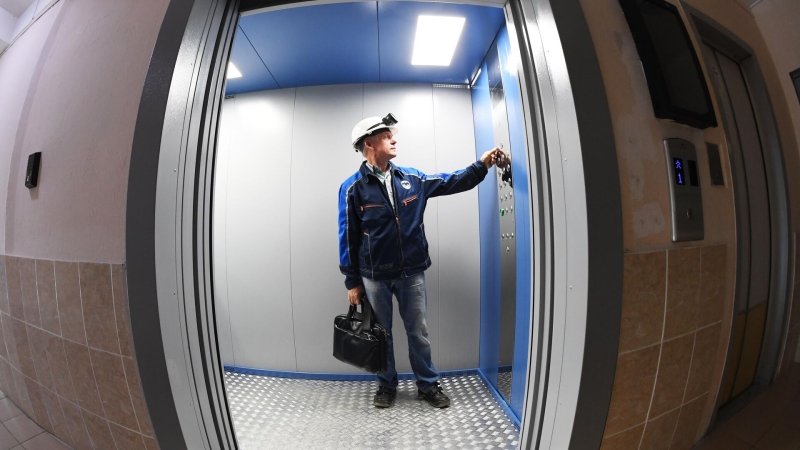 Миронов предложил освободить от платы за лифт проживающих в старых домах