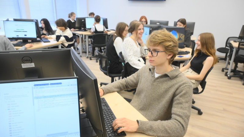 Миронов предложил сделать образование по некоторым профессиям бесплатным