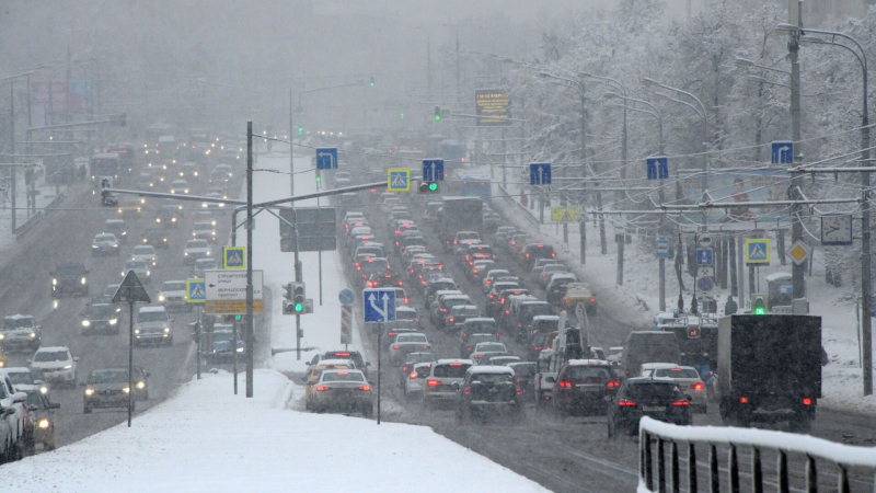 Москва встала в девятибалльных пробках