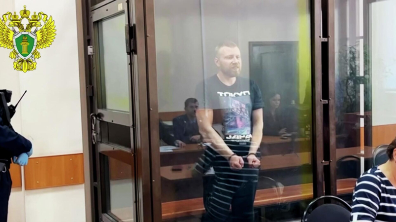 Мужчину, выбросившего дочь с четвертого этажа в Уфе, признали невменяемым