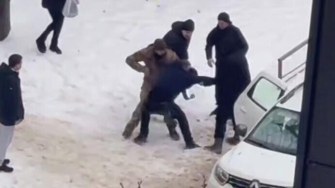 На западе Украины произошла драка между мужчиной и сотрудником военкомата