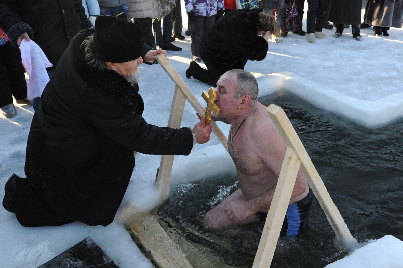 "Не по уставу". Какую ошибку совершают верующие на Крещение