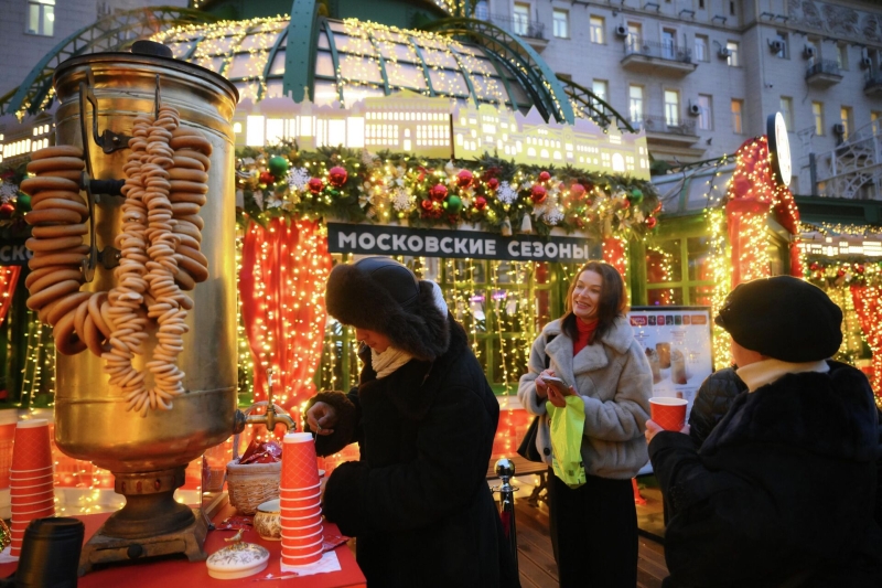 Новогодние каникулы в Москве и Петербурге: катки, ярмарки, выставки
