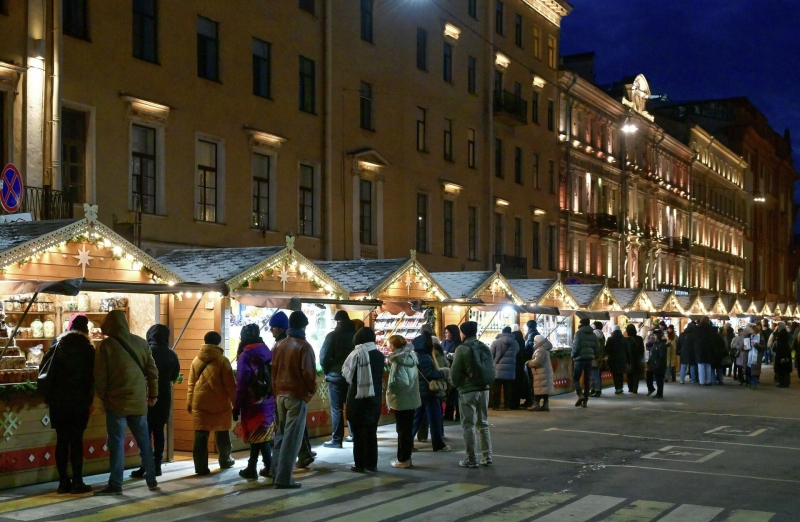 Новогодние каникулы в Москве и Петербурге: катки, ярмарки, выставки