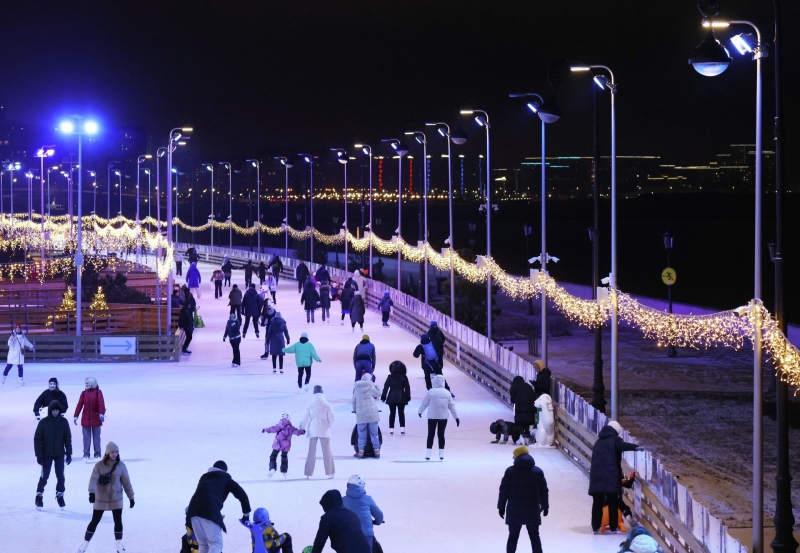 Новогодние каникулы в Москве и Петербурге: катки, ярмарки, выставки