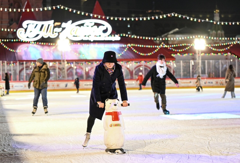 Новогодние каникулы в Москве и Петербурге: катки, ярмарки, выставки