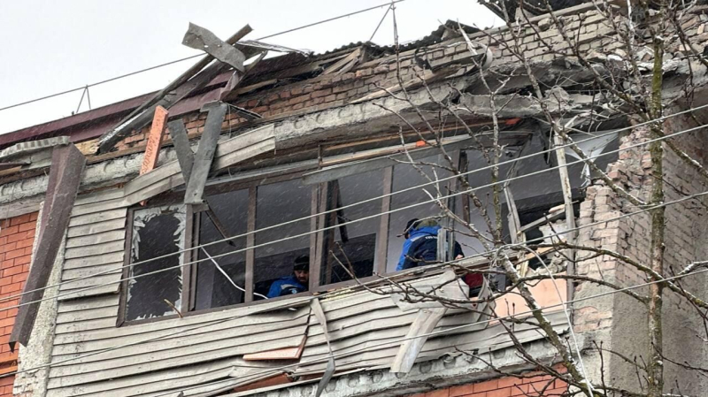 Обломки БПЛА повредили крышу жилого дома в Беслане