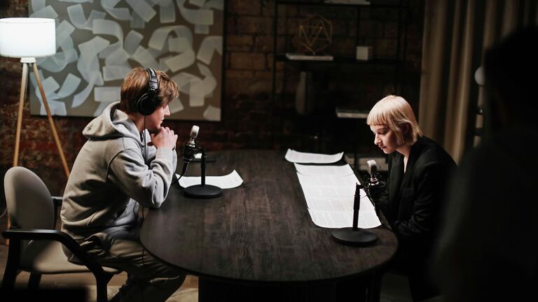 Павел Табаков озвучил аудиогид к выставке саратовских художников