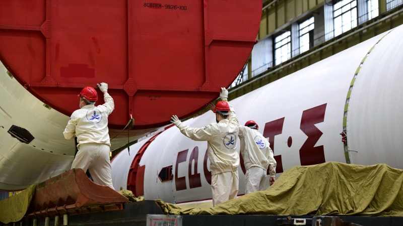 Первый модуль РОС выведут на орбиту на ракете "Протон-М", сообщил Мантуров