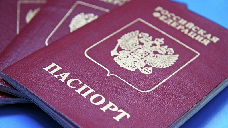 Польша прекратит признавать небиометрические российские загранпаспорта