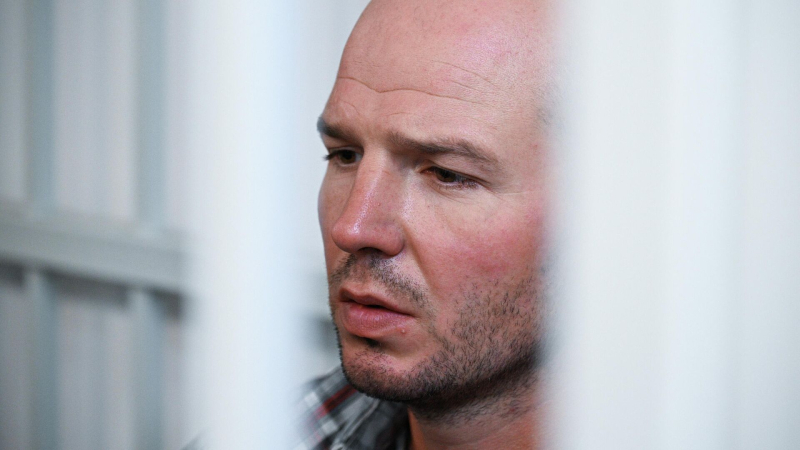 Потерпевшие подадут иск к мужчине, бросившему мальчика на пол в Шереметьево