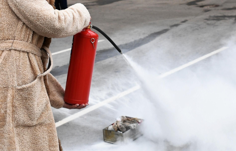 Правила поведения при пожаре: вызов спасателей, эвакуация, первая помощь