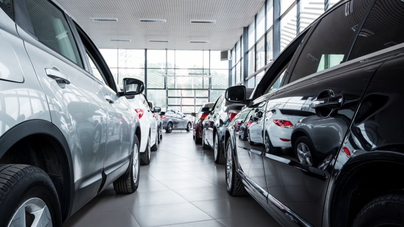 Продажи новых автомобилей выросли в России в 2025 году