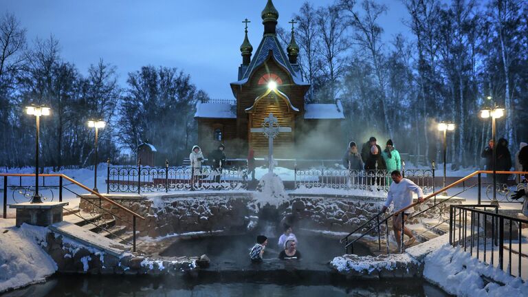 Путин окунулся в прорубь на Крещение