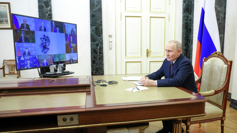 Путин поинтересовался сроками внедрения продажи лекарств в отделениях почты