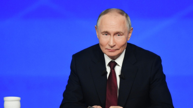 Путин поручил правительству "обелить" отдельные секторы экономики