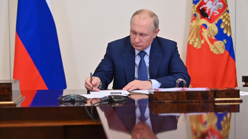 Путин поручил проработать экспорт отечественных технологий ИИ