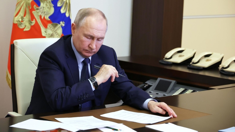 Путин поручил проработать внедрение искусственного интеллекта в образование