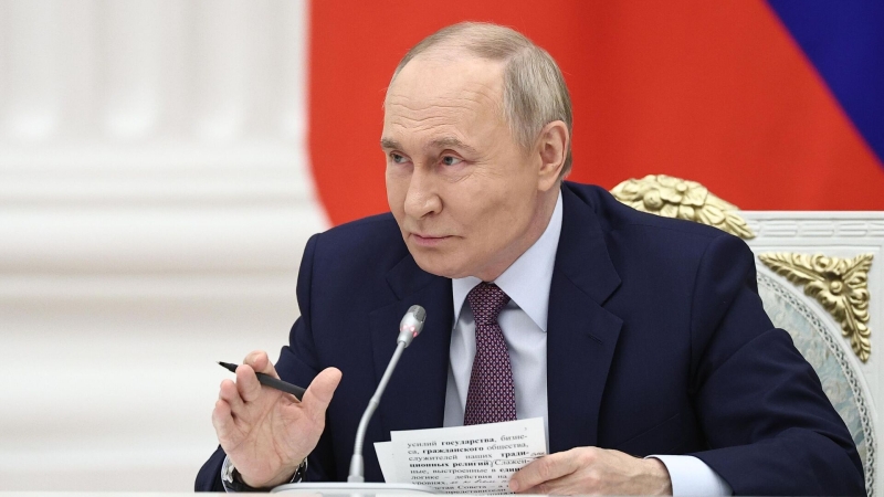 Путин поручил создать комиссию по развитию ИИ и план его внедрения