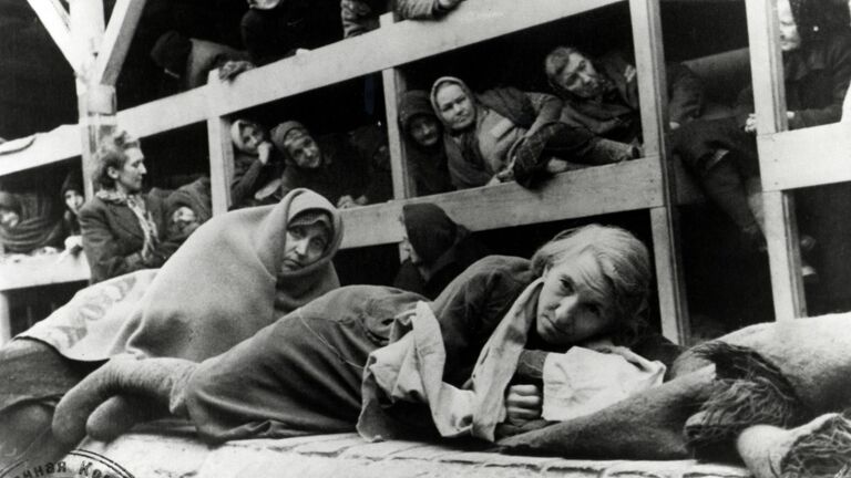 Россия никогда не забудет чудовищных преступлений в Освенциме, заявил Путин