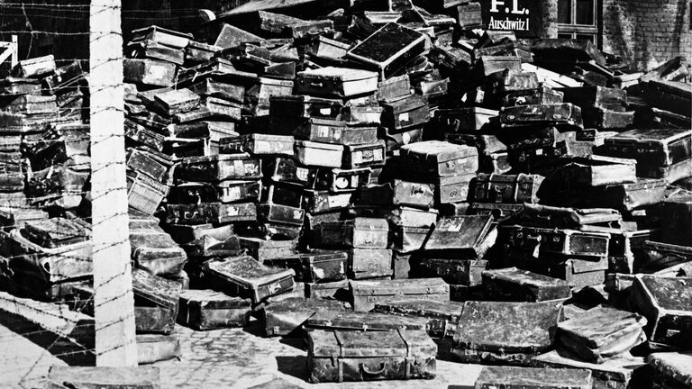 Россия никогда не забудет чудовищных преступлений в Освенциме, заявил Путин