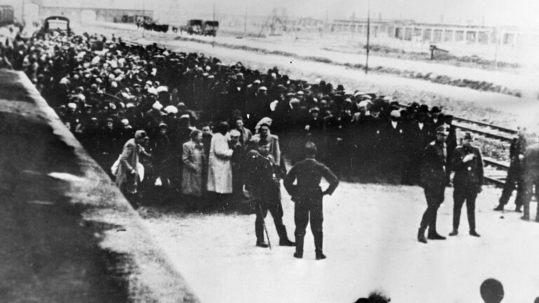 Россия никогда не забудет чудовищных преступлений в Освенциме, заявил Путин