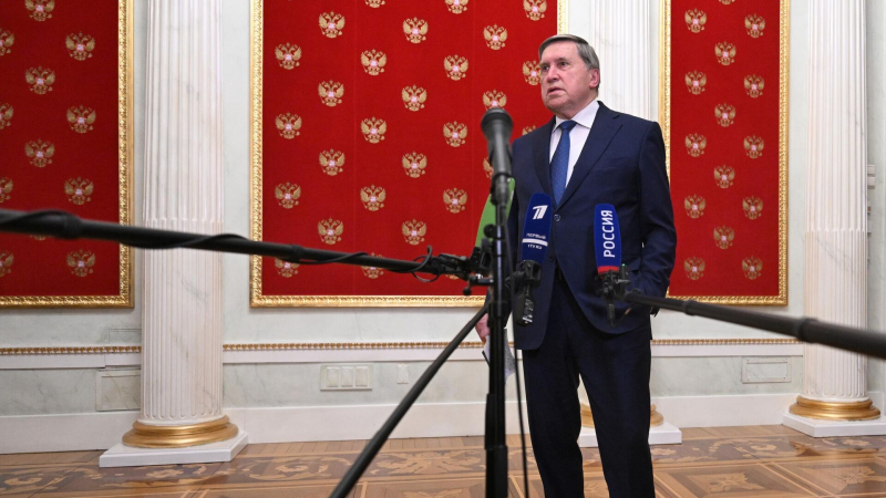 Россия заинтересована в урегулировании кризиса на Украине, заявил Ушаков