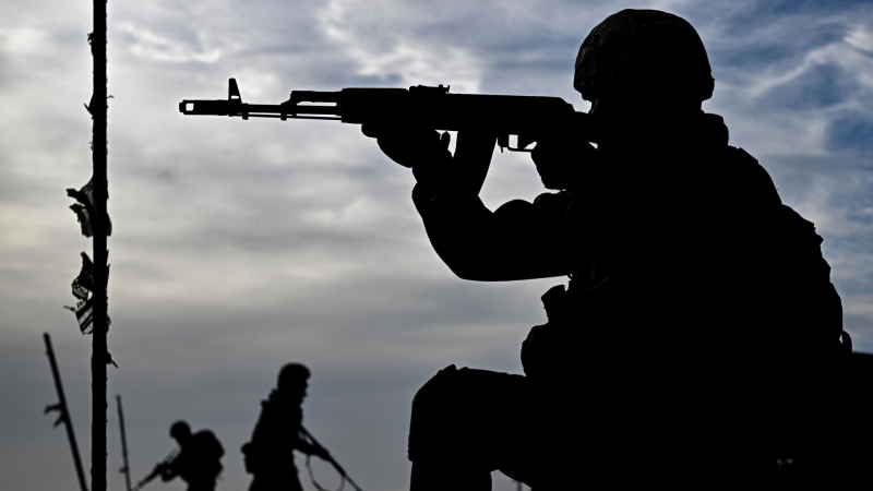 Российские военные уничтожили украинский танк Т-62 под Днепропетровском