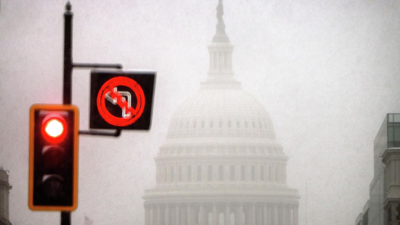 Сенат США договорился о финансировании правительства, передает CBS