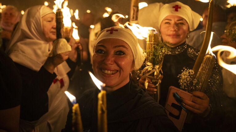 Схождение Благодатного огня 2025: когда проходит, значение для верующих