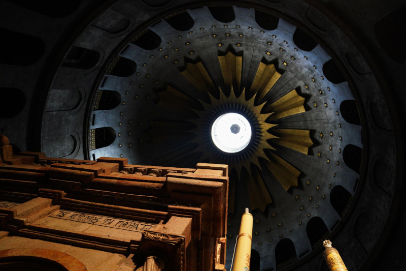 Схождение Благодатного огня 2025: когда проходит, значение для верующих