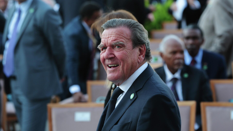 Шредер призвал остановить наращивание вооружений