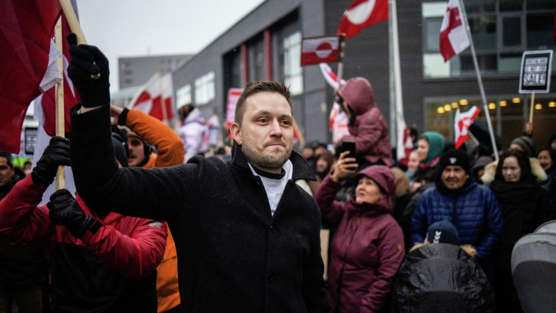 Ситуация вокруг Гренландии поместила НАТО в реанимацию, пишет Politico