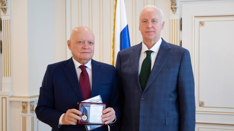 СК наградил Киселева памятной медалью "80 лет Победы"