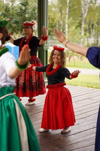 "Смеются и показывают пальцем". Как живут люди с неизлечимым заболеванием