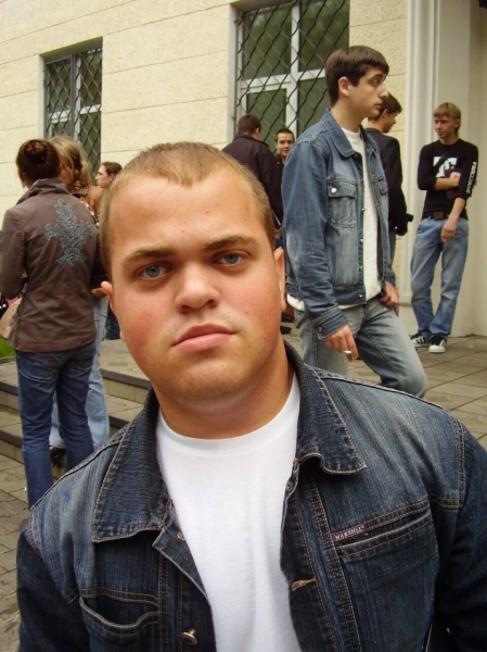 "Смеются и показывают пальцем". Как живут люди с неизлечимым заболеванием